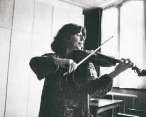 a lady playing the viola