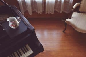 How to care for a piano: avoid liquid spills