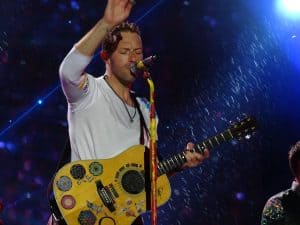 Chris Martin on stage singing with his signature sound